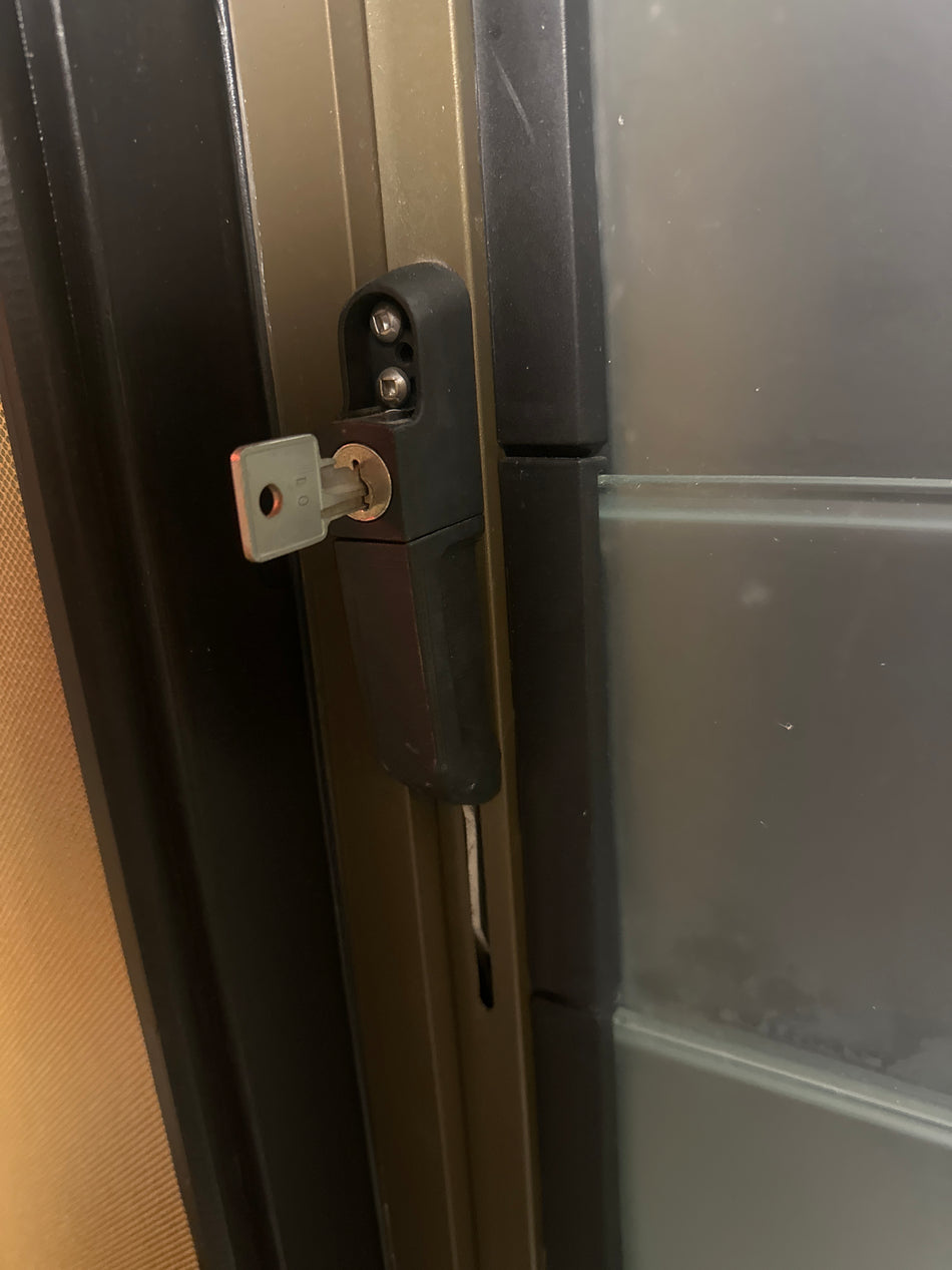 SPECIAL ORDER  louvre handle and lock - black