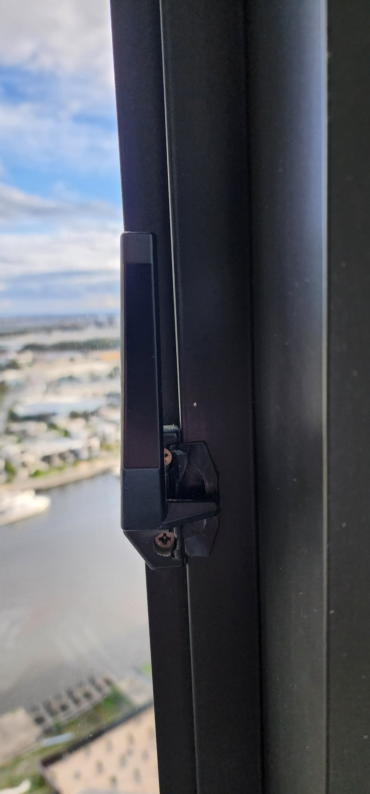 Handle CAM - Catches - Wedgeless  - 6mm backset- RH & LH - non-keyed - Black