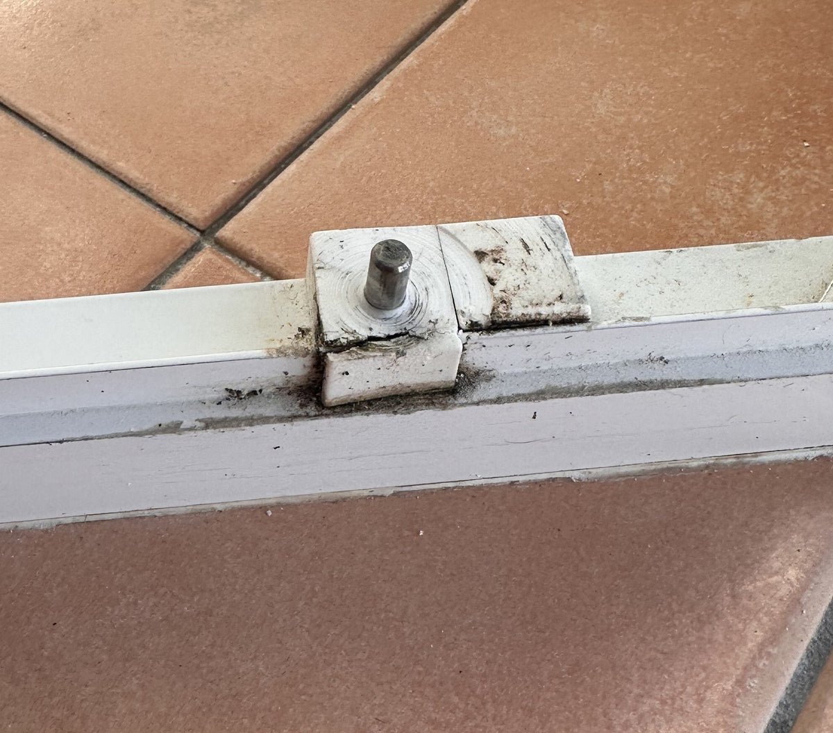 APV pivots - sold as a set