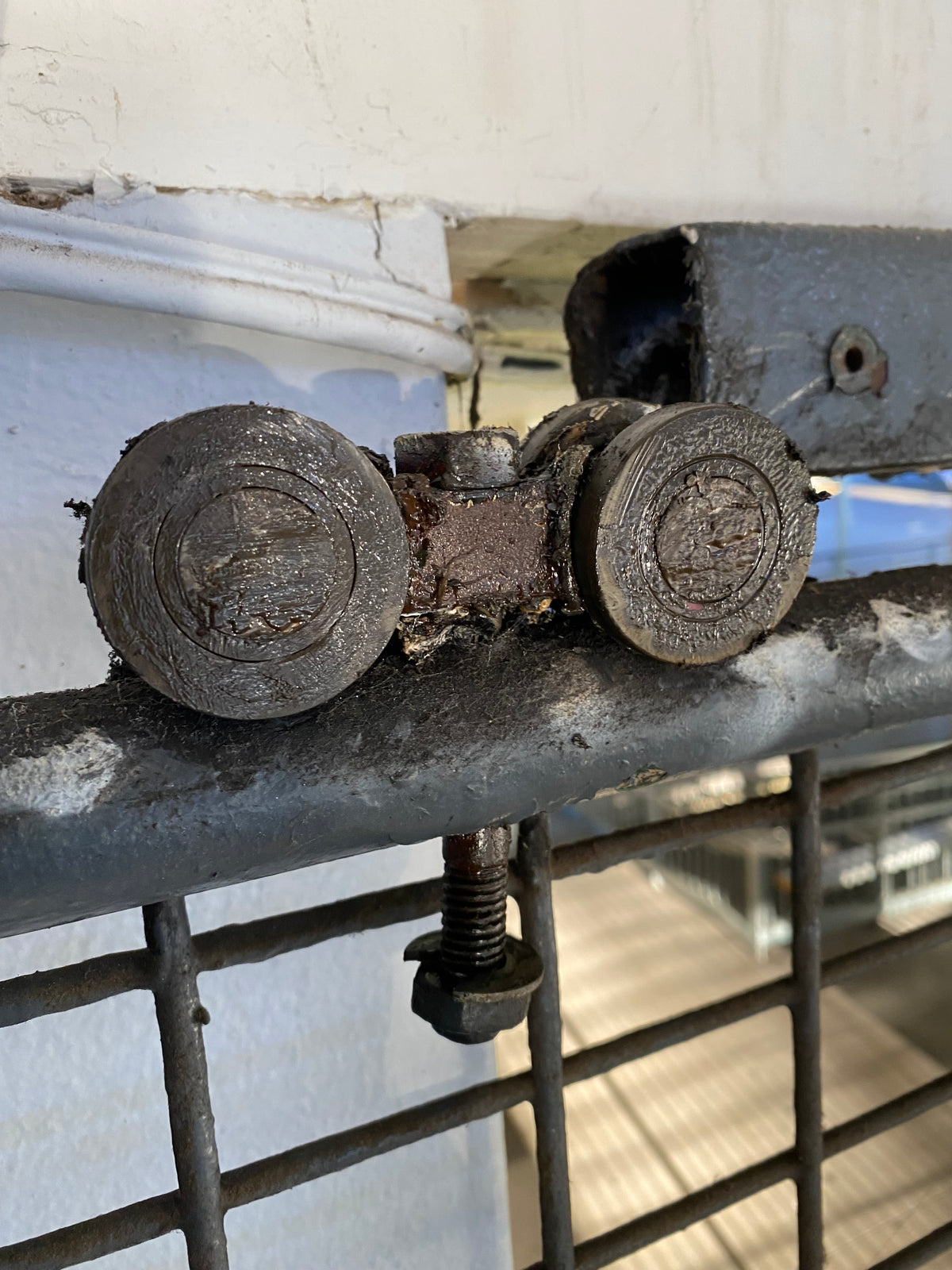 Top hung QUAD gate roller - heavy duty - flat tyre - SPECIAL CUSTOM ORDER