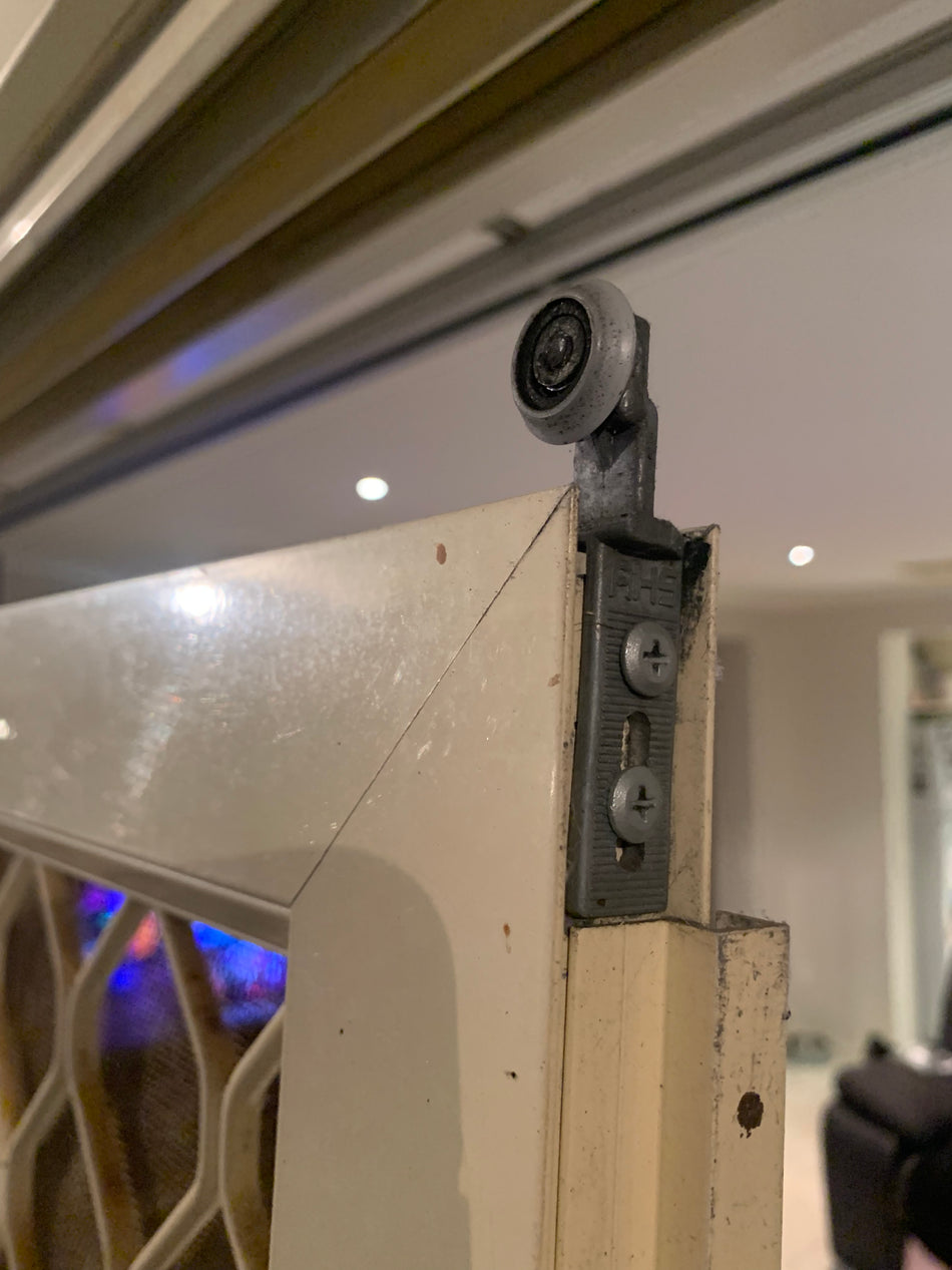 A & L Screen door  top hung bottom guides