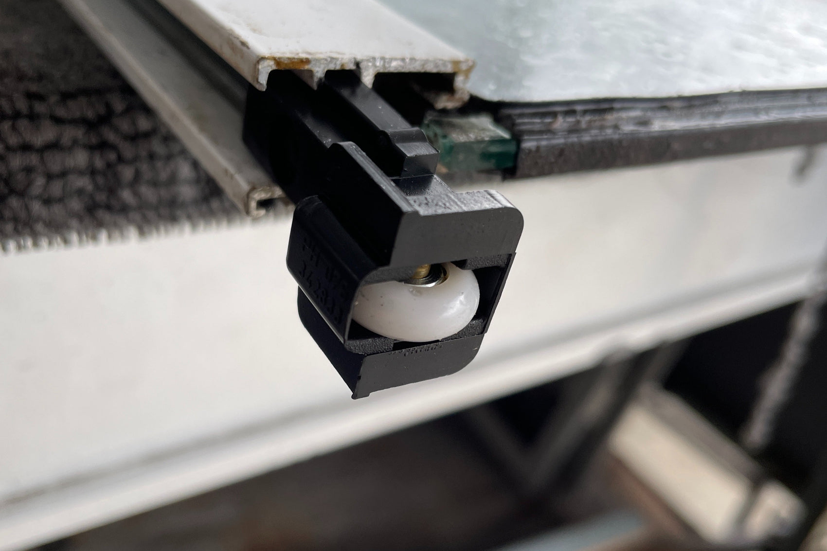 SKU 6008 rollers into Alumalite window