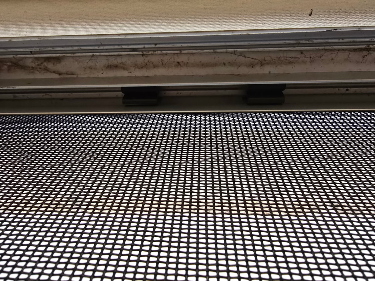 Flyscreen retaining clip - 1970's home - unknown brand