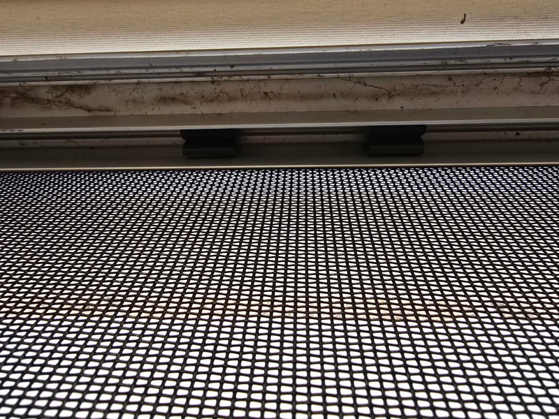 Flyscreen retaining clip - 1970's home - unknown brand