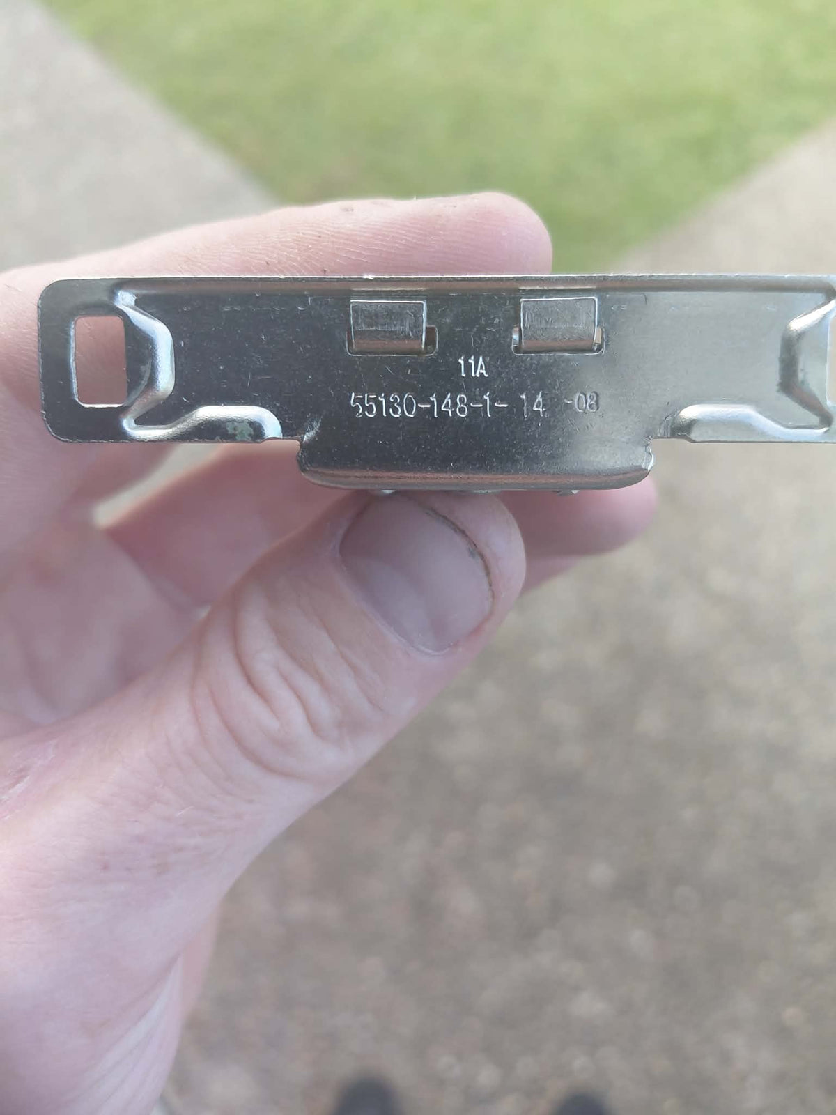 Hettich MultiTech system screw on draw front connector