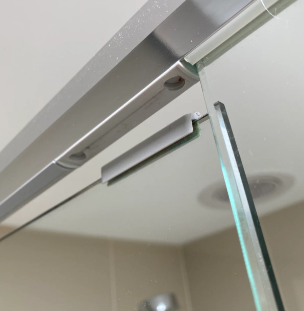 Magnetic shower catch - suits Phoenix, Evolution Lineals - WHITE