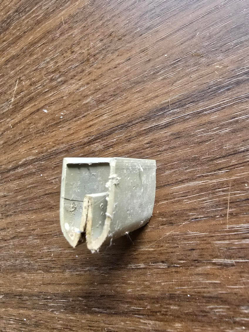 Flyscreen retaining clip - 1970's home - unknown brand