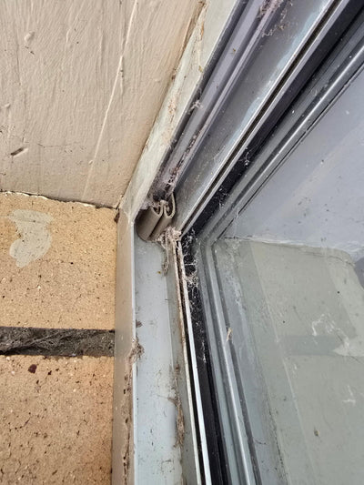 Flyscreen retaining clip - 1970's home - unknown brand