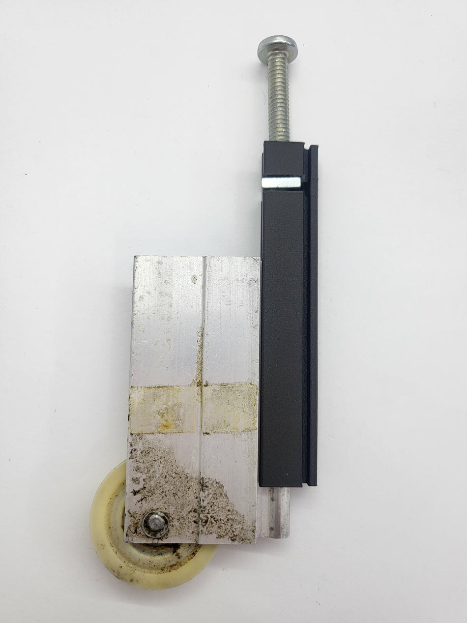 Wardrobe bracket for Monarch robe - rounded bracket