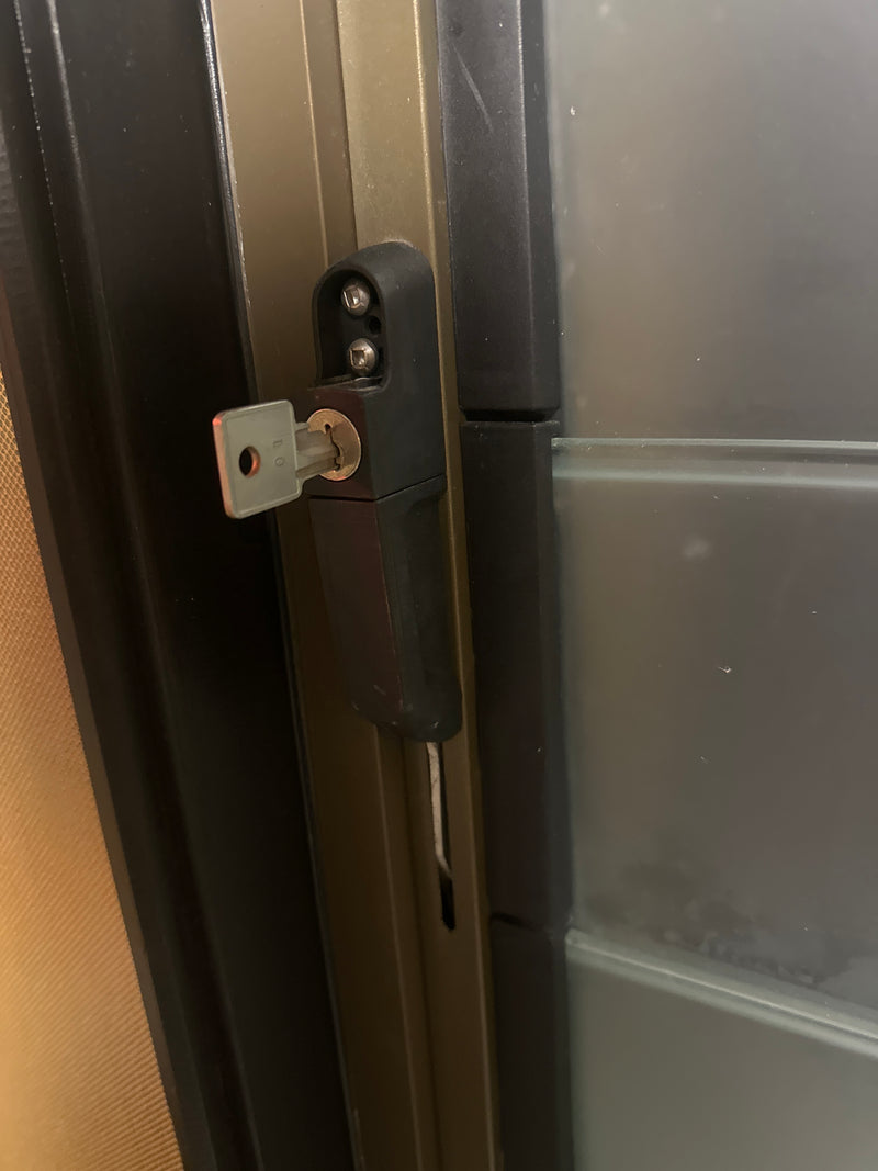 SPECIAL ORDER  louvre handle and lock - black
