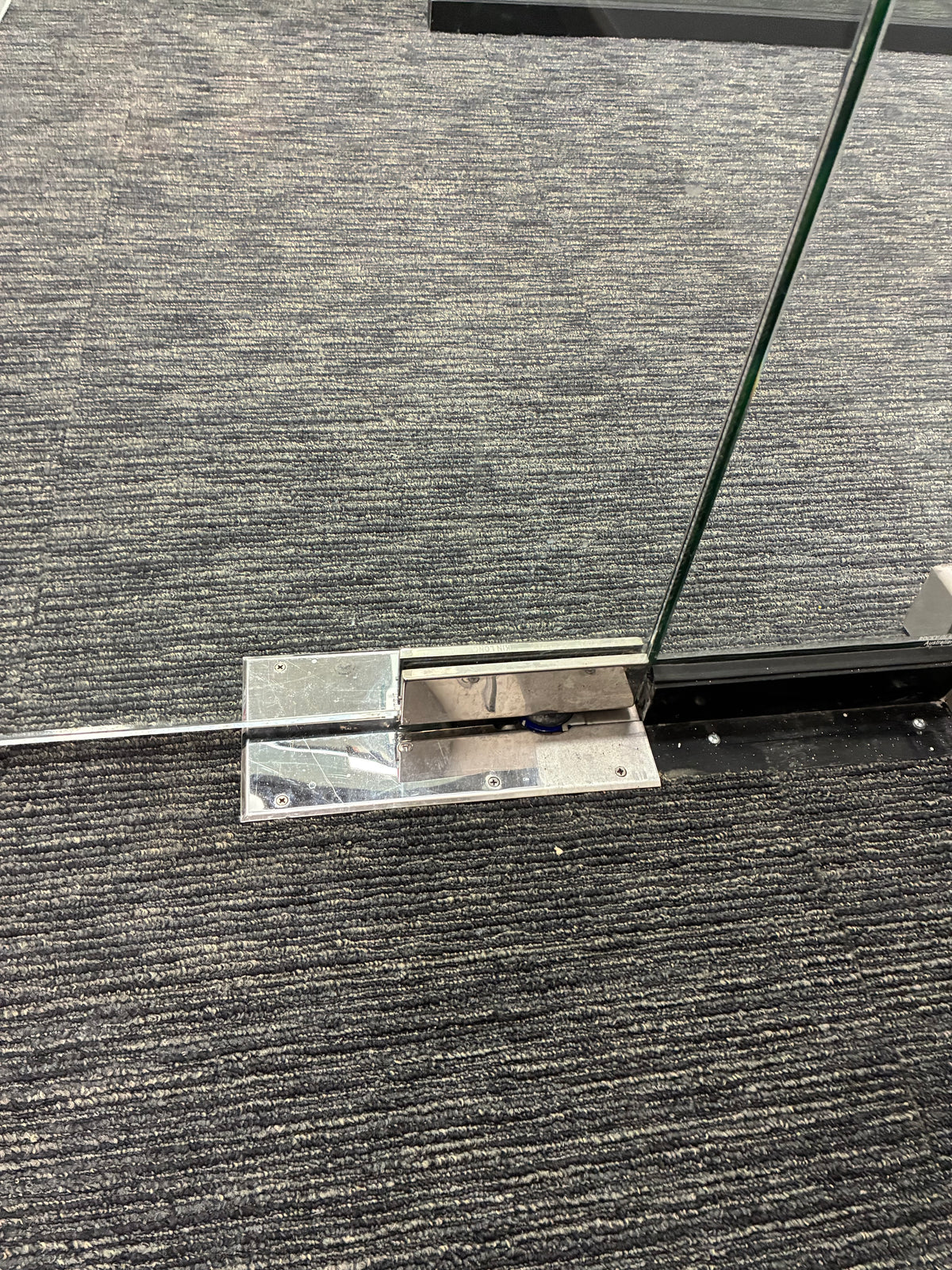 Floor box by Kinlong HD101 concealed closer