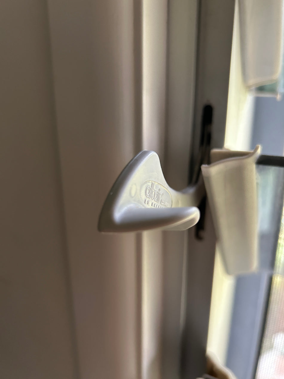 Breezway Altair louvre handles - only handle