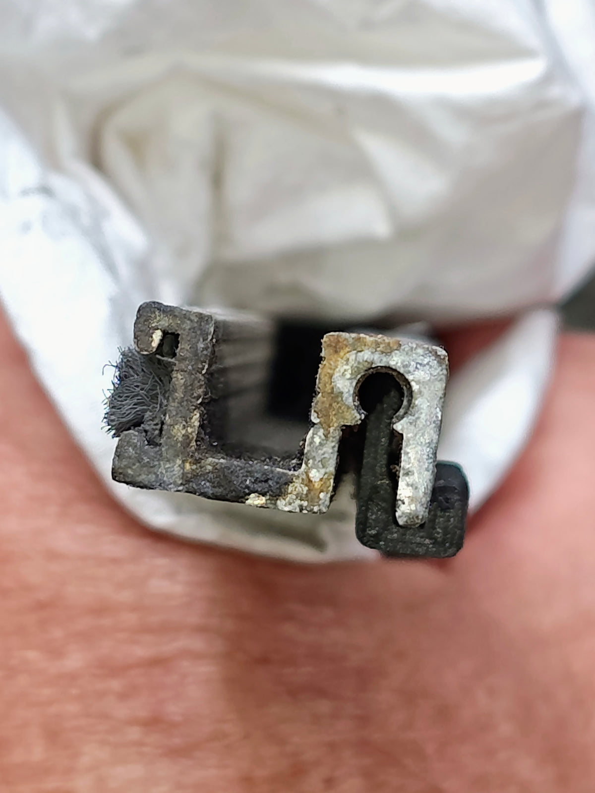 Window head guide suits Boral KM Cyclone series - Sold singly