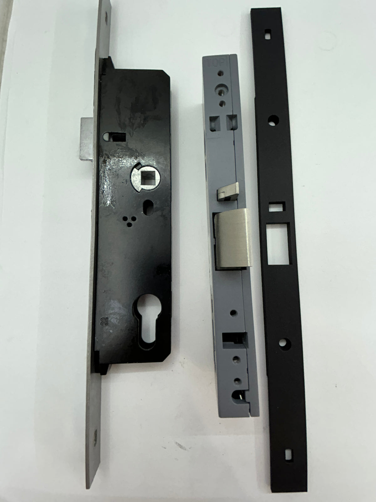 Face plate - to convert Kinlong lock to Australian hardware