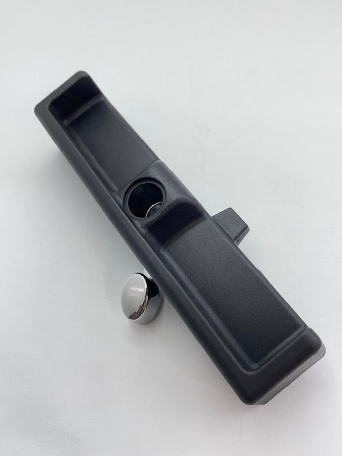 Sliding window handle - key locking