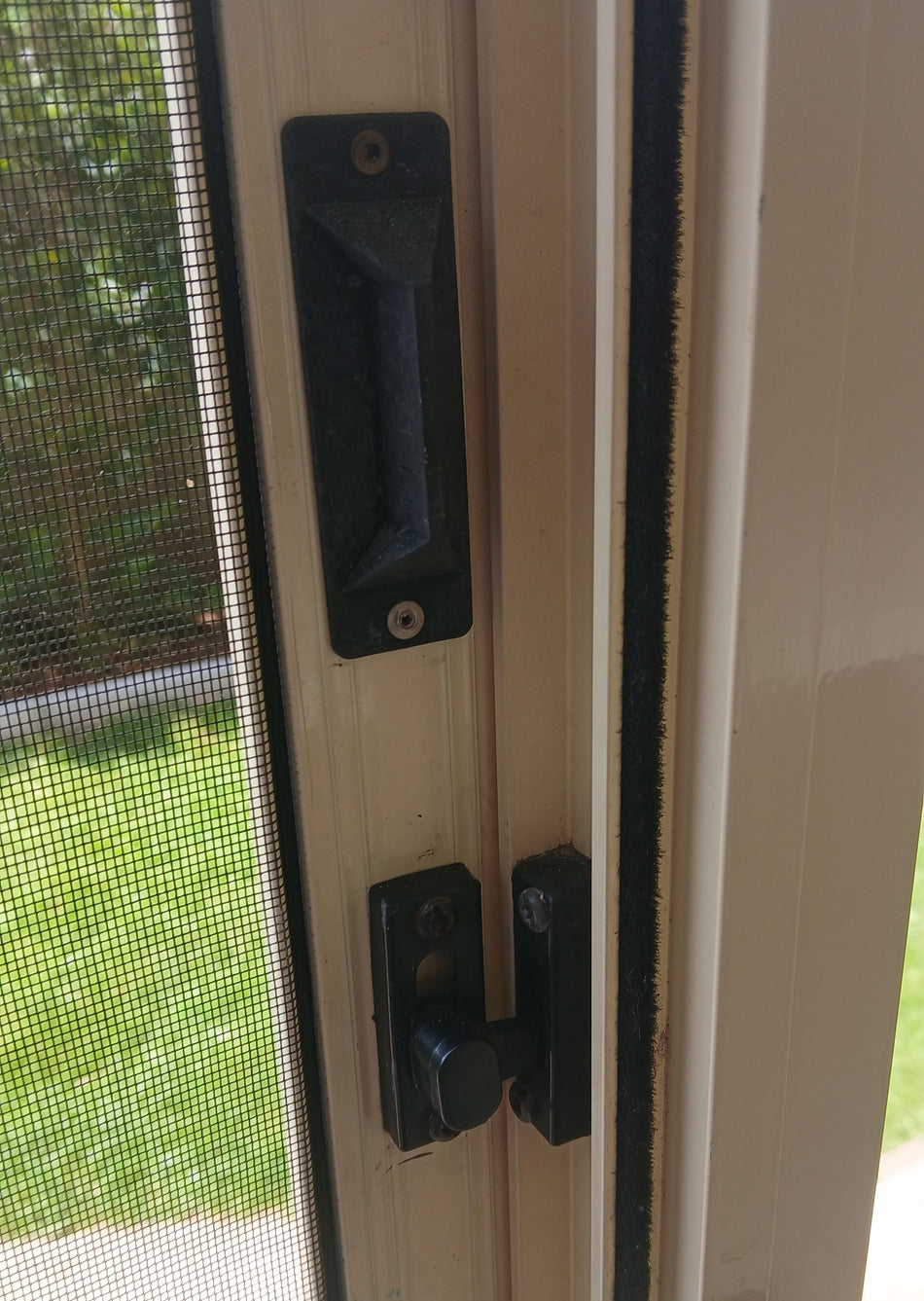 Handle - Fly door pull handle - suits Boral,  Dowell screens