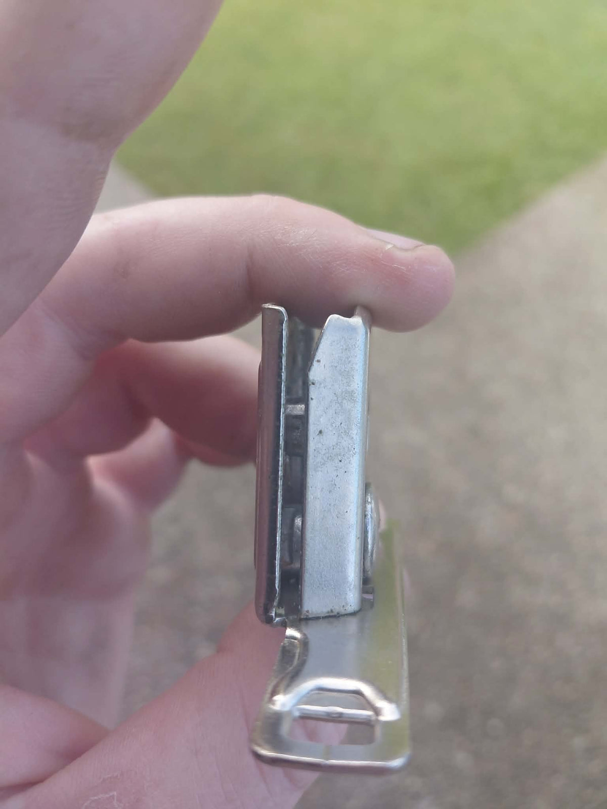 Hettich MultiTech system screw on draw front connector