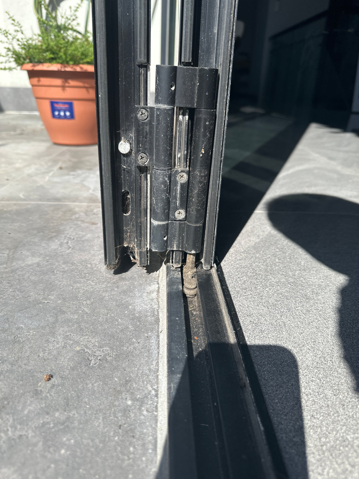 Kinlong Bifold hinge hanger, guide and hinge