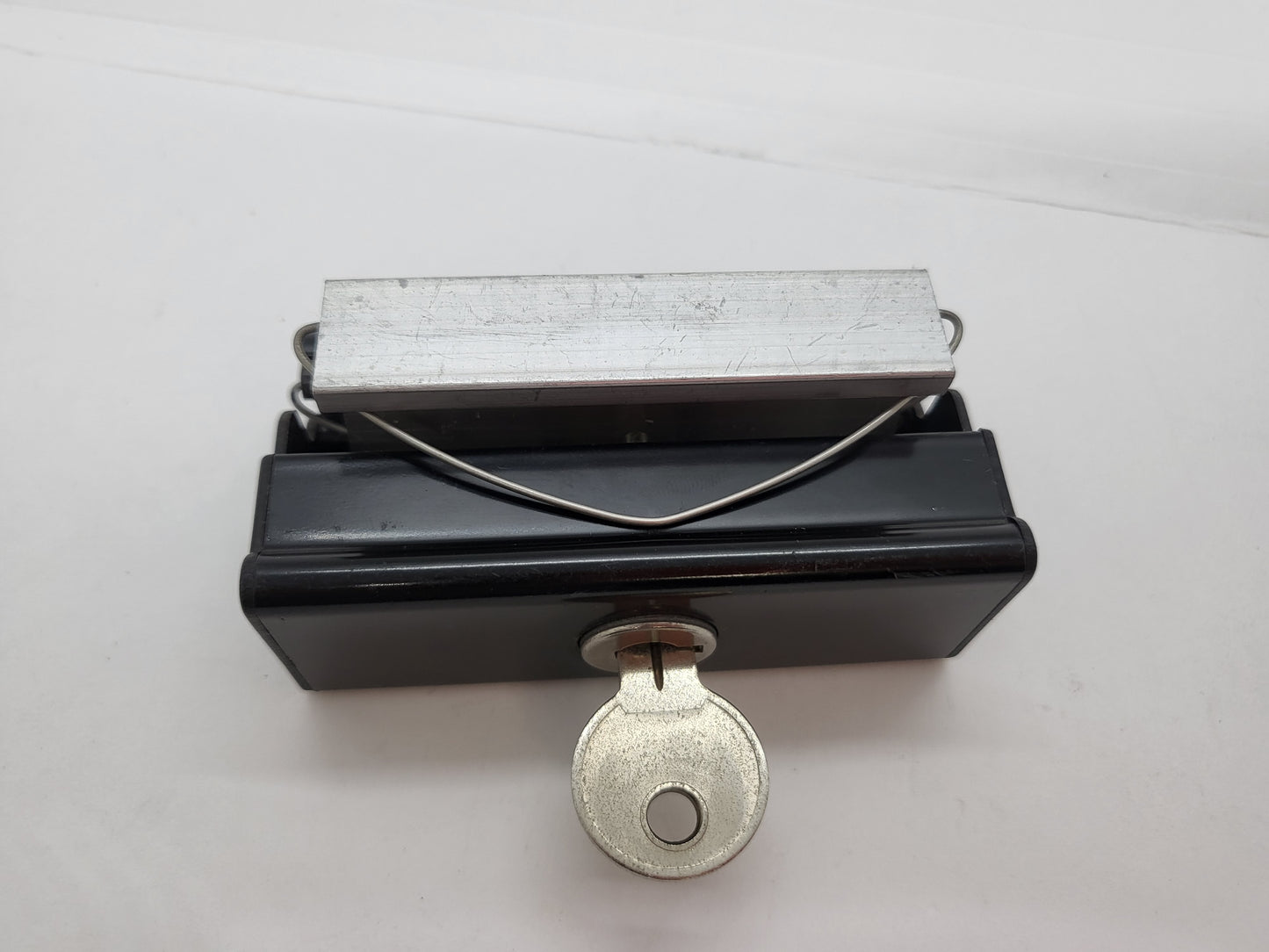 Sliding window handle - suits Alumalite - Key locking