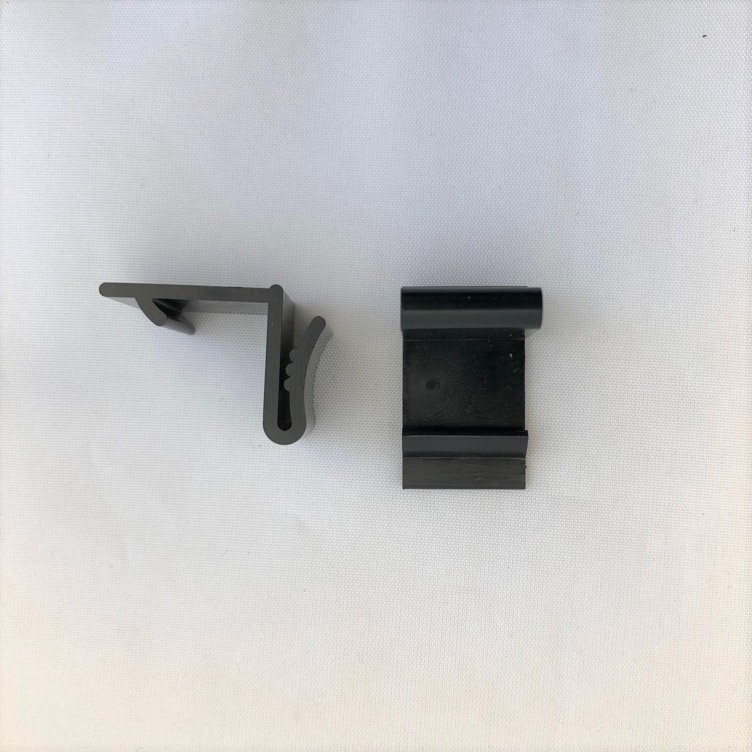 Flyscreen retaining clips - suits Capral extrusions - sold in packs of 10